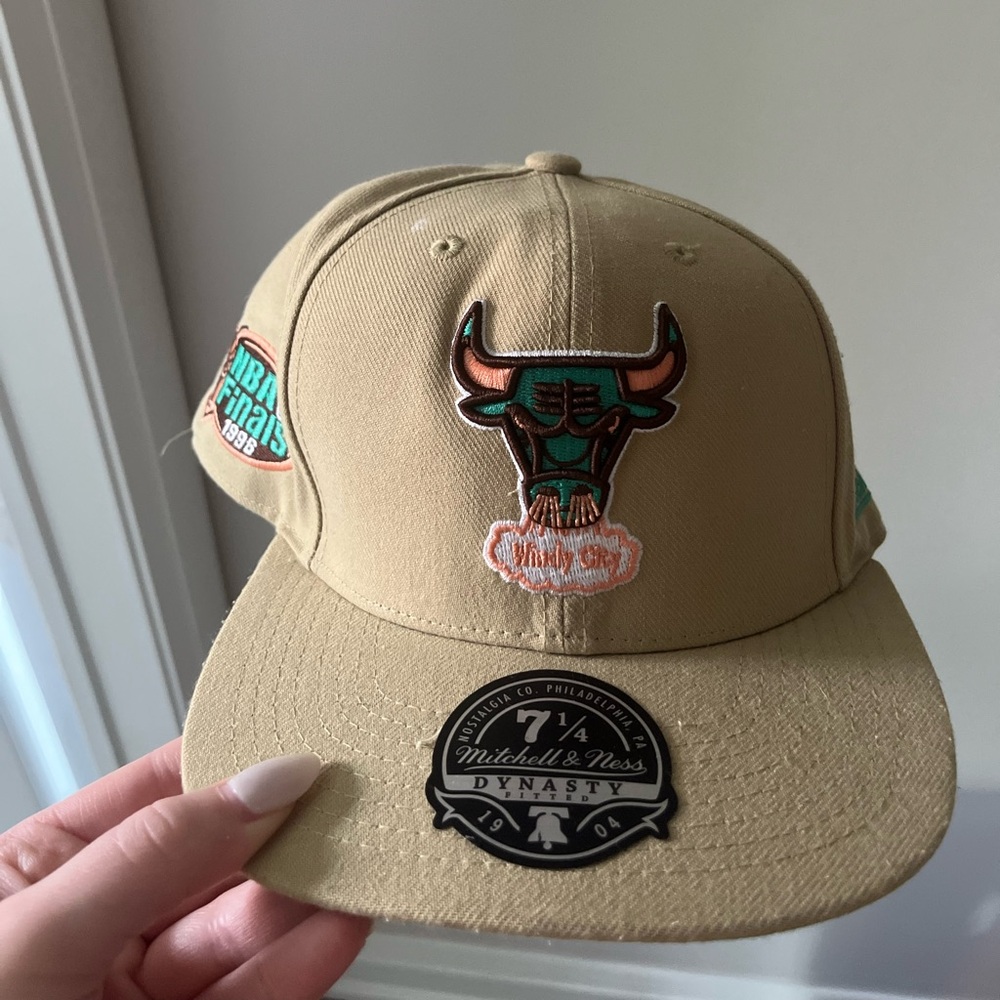 Mitchell & Ness Tan Bulls Cap with NBA Finals 1998 Patches